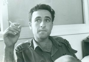 אמנון ליפקין שחק, 1968, טס קבלת עיטור העוז (צילום: דובר צה"ל במחנה)