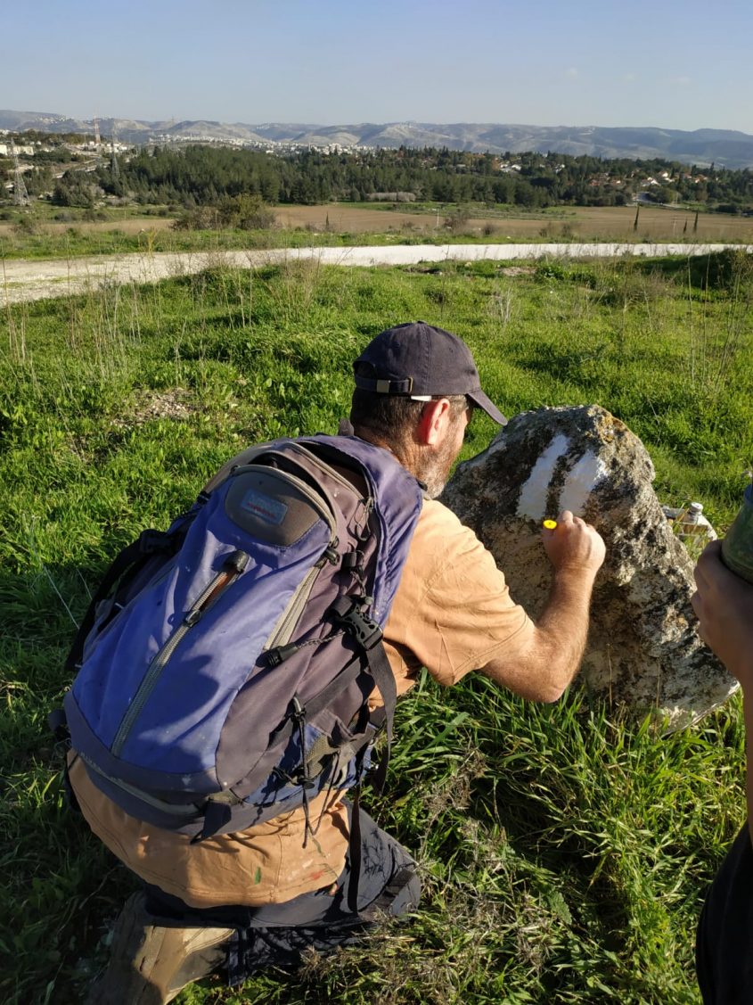 סימון שביל ישראל בגבעת התיתורה (צילום: דוברות עיריית מודיעין מכבים רעות)