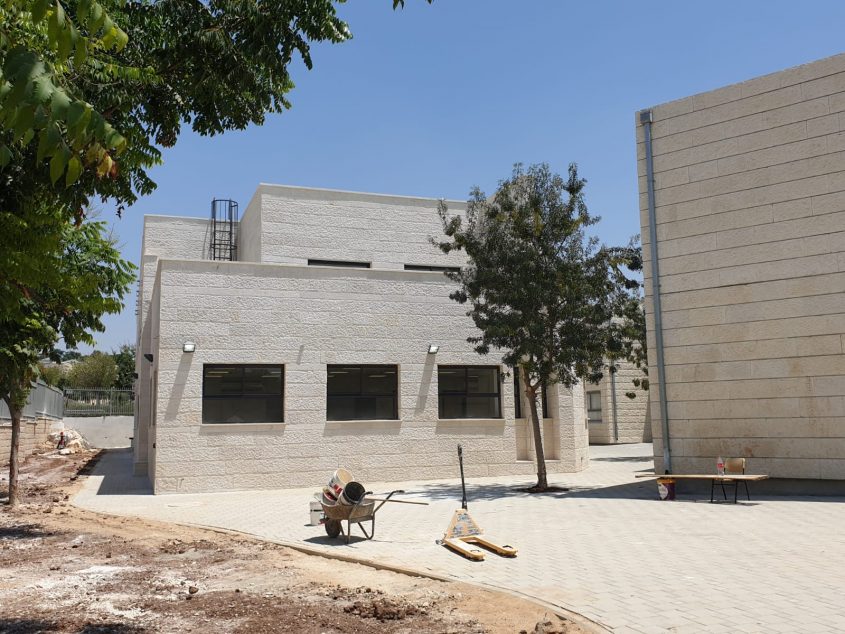 המבנה החדש בבית הספר אריאל (צילום: דוברות עיריית מודיעין מכבים רעות)