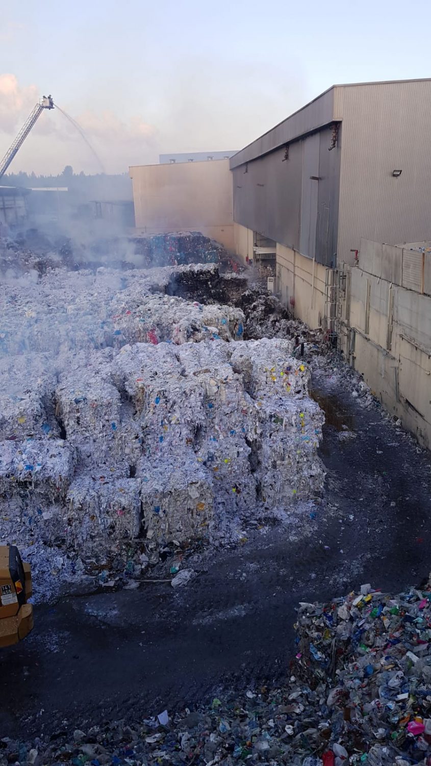 מפעל הנייר אמניר - לאחר השריפה (צילום: מפעל אמניר)
