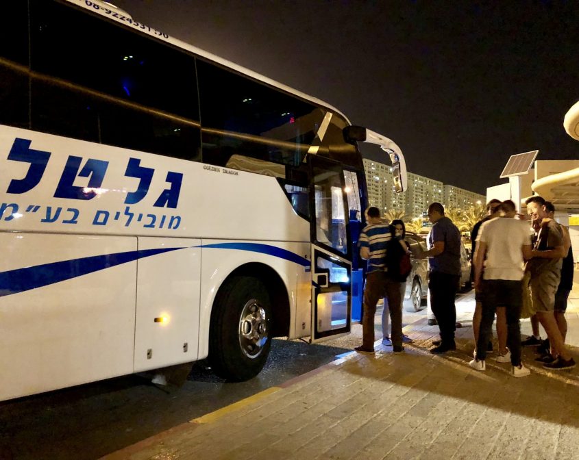 האוטובוס שפועל בשישי בערב ממודיעין לתל אביב (צילום: דוברות עיריית מודיעין מכבים רעות)