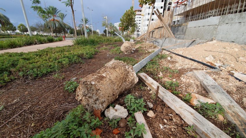מפגעים בטיילת שדרות השחמונאים - פסולת בנייה (צילום: פרטי)